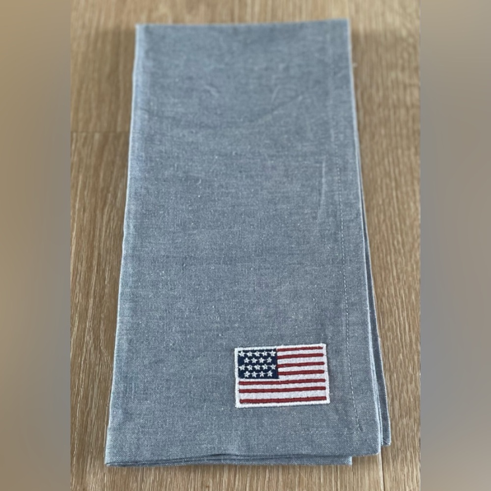 1 - POTTERY BARN 20" X 20" COTTON/LINEN BLUE W/ AMERICAN FLAG NAPKIN NEW